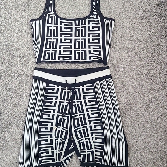 Two piece set - Picture 3 of 5